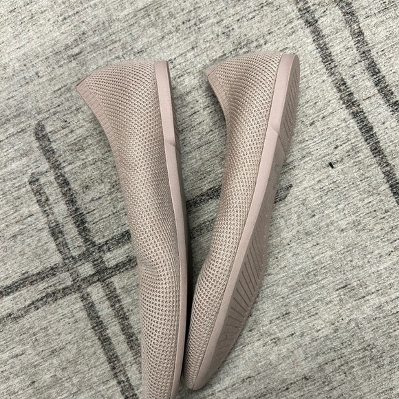 Allbirds Tan Flats Elegant Minimalist Design 10.5 - Picture 2 of 5